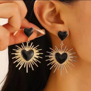 Black and Gold Heart Sunburst Earrings. Elegant Romantic Earrings. 🖤 A3-118